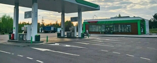 Бензин может упасть в цене на 4 грн: новое правило на АЗС вступило в силу