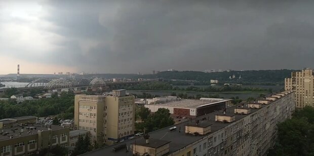 Погода сегодня и на выходные заставит прятаться дома: такого еще не было