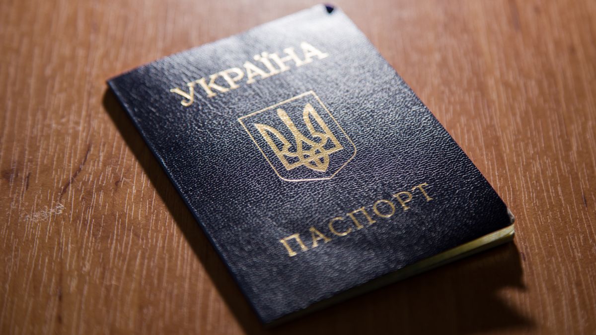 Уже до конца года: украинцы начнут получать новые паспорта, старые тоже останутся, что произойдет