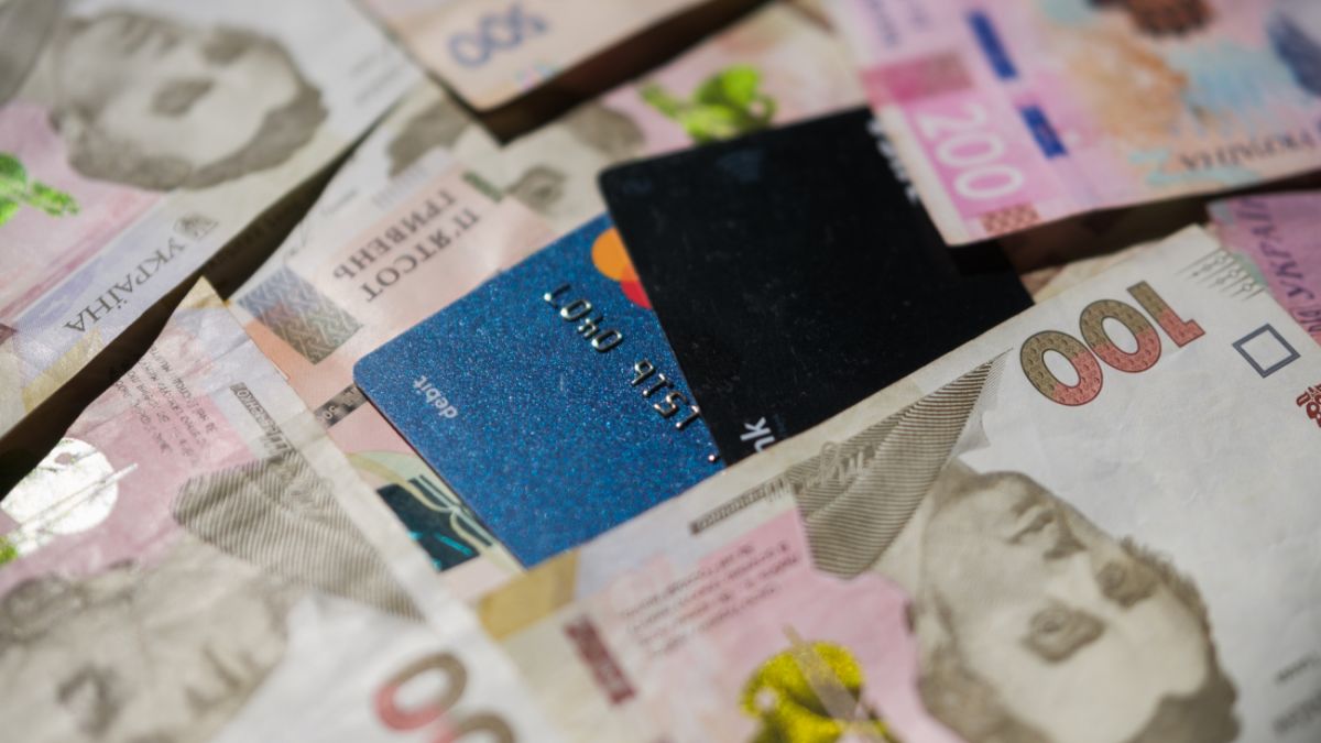 Украинцам рассказали, как правильно переводить деньги, чтобы не было проблем с налоговой