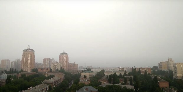 Холодный атмосферный фронт заменит дожди с грозами: погода готовит новые испытания