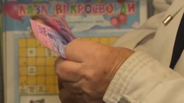 Несколько сотен к пенсии: какая категория пенсионеров получит приятную надбавку