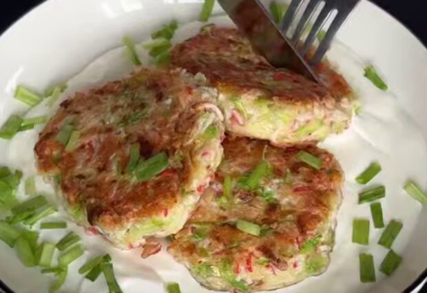 Нежнейшие котлетки с кабачком и крабовыми палочками: рецепт летнего хита на вашей кухне