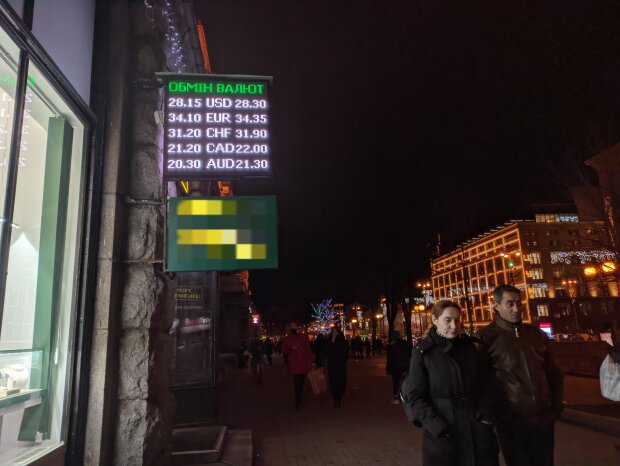 Осторожно, $100: Почему украинцам стоит перестраховаться при обмене валют, это ждет каждого