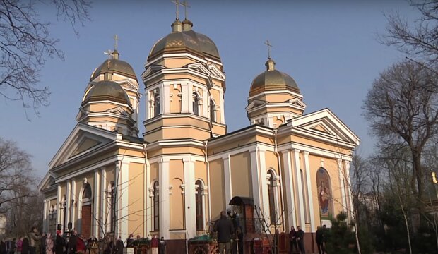    8 :         