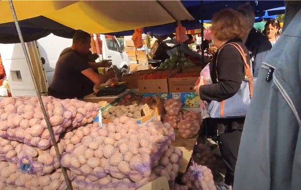 Погода трощит урожай, цены на продукты летят в космос: дадут ли запастись картофелем и консервацией на зиму