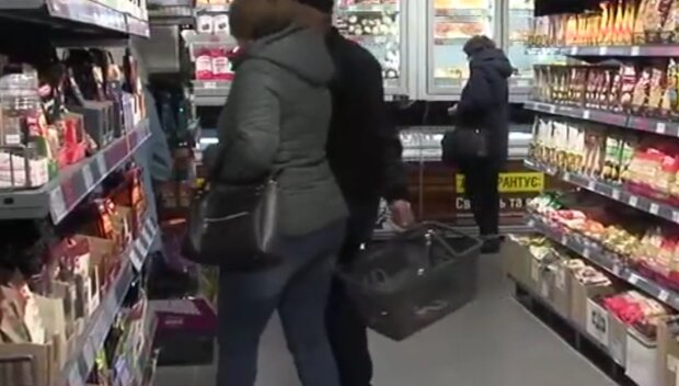 Цены на продукты снова бьют рекорды: что закупить украинцам до повышения?