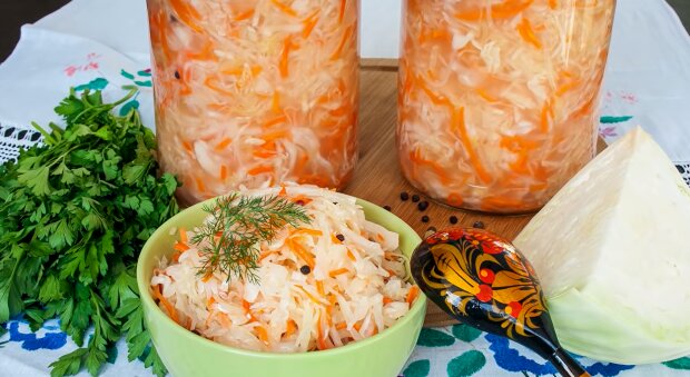 Готовим сочную и хрустящую квашеную капусту на зиму – вкусный рецепт без уксуса и сахара