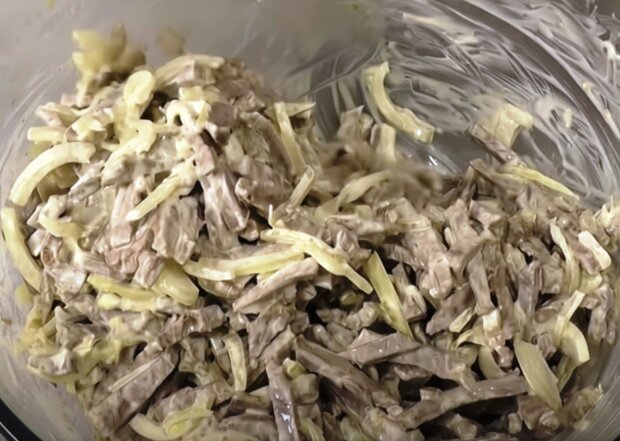 Рецепт салата "Елена": деликатес из двух продуктов, который удивит даже гурмана