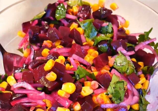Легкий и бюджетный: салат из свеклы, который "исчезает" со стола за минуту, автор рецепта до сих пор неизвестен