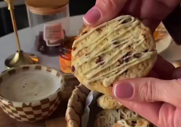 Аромат декабрьских праздников: рецепт клюквенного печенья, которое согреет душу