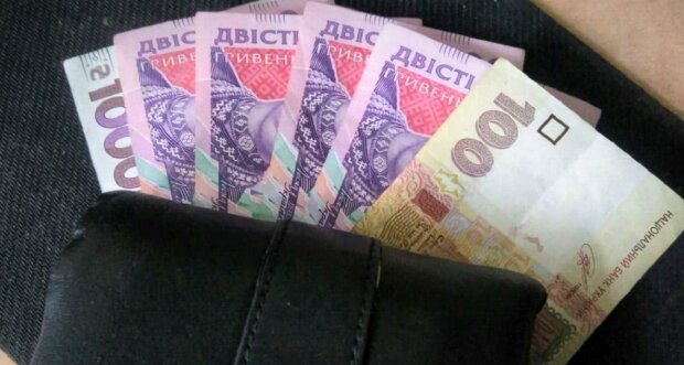 Новые пенсии, зарплаты, налоги и курс валют в Украине: что изменится в финансовом секторе