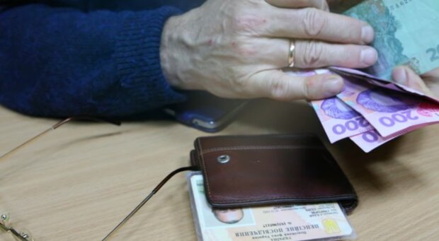 Пенсии массово урежут: вместо надбавок покажут с трех пальцев