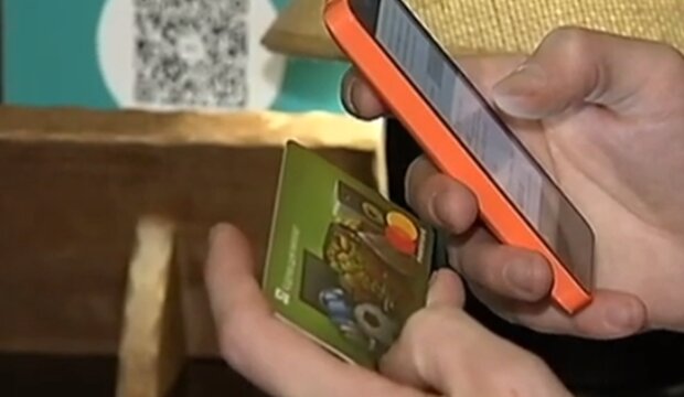 Переводы денег с банковских карт лишат всего: "ПриватБанк" начинал свою игру