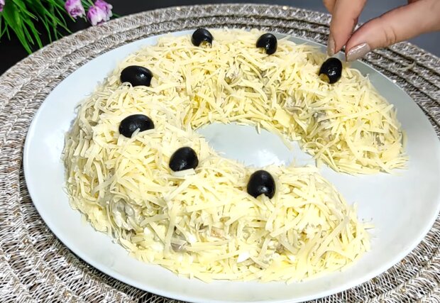 В угоду Красной Лошади: рецепт салата "Подкова удачи" для встречи 2026 года