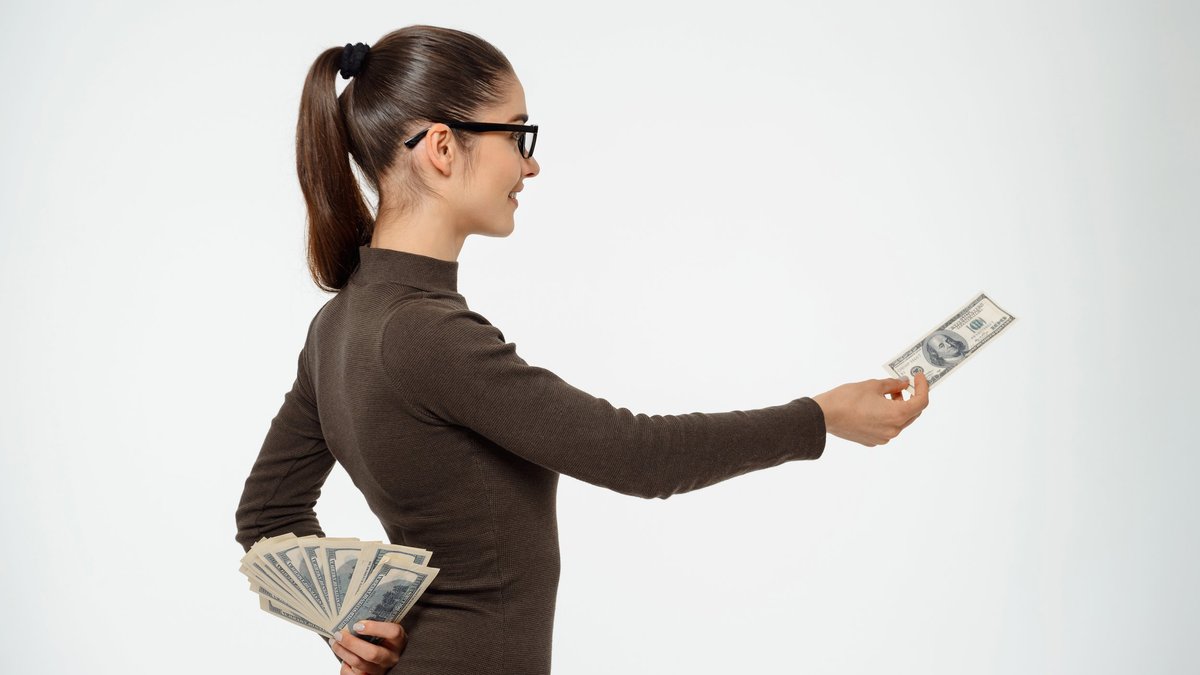 Деньги исчезают быстрее, чем кажется! Финансовый гороскоп на вторую половину декабря 2025 предупреждает все знаки