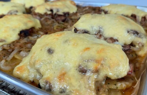 Секретный хит Нового года: мясо по-французски, из-за которого гости не отходят от стола, рецепт