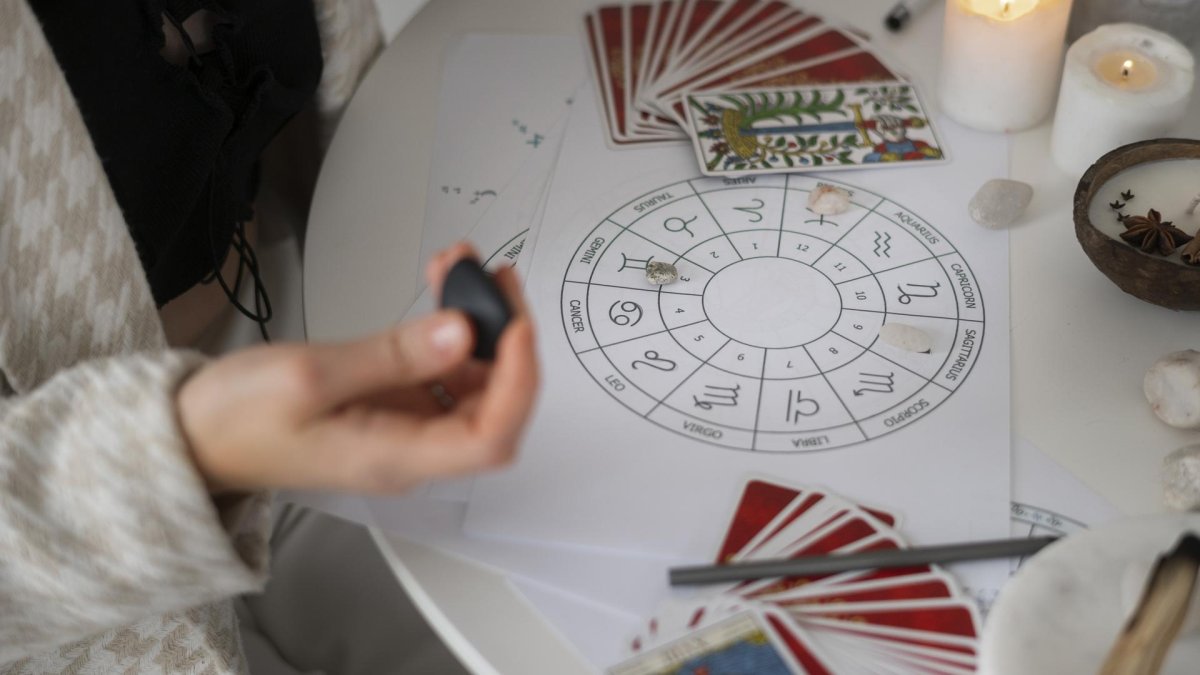 Не день для резких решений, но именно сегодня ломается сценарий года: гороскоп на 6 января 2026