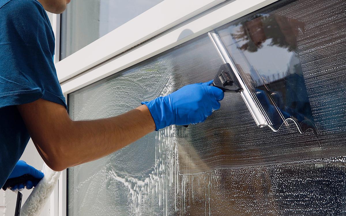 Как добиться идеального блеска окон: полезные советы для мытья