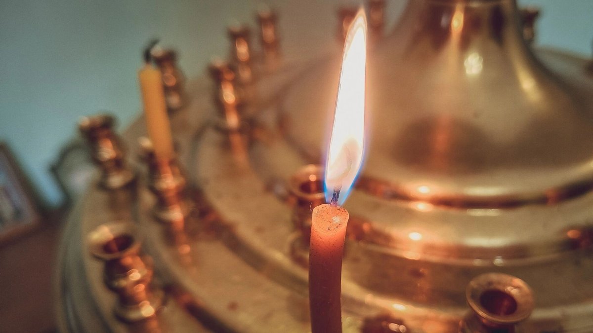 Поминовение усопших после Пасхи: как правильно отмечать и что не следует делать на кладбище