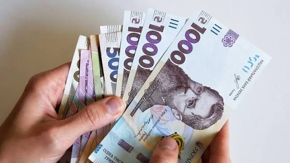 Ставки на старость: в Закарпатье почтальонка проиграла в казино чужие пенсии и субсидии